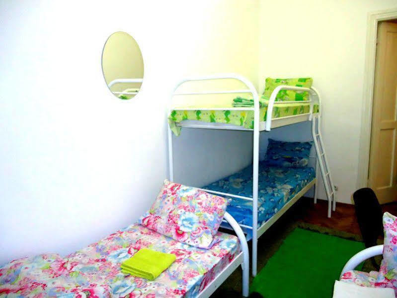 Hostel Kreshatik Kiev Esterno foto