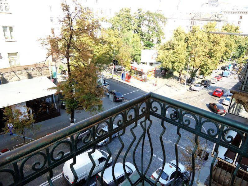 Hostel Kreshatik Kiev Esterno foto